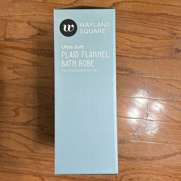 Wayland Square plaid polyester plush robe 50” length M-L men or women NWOT - Picture 2 of 7